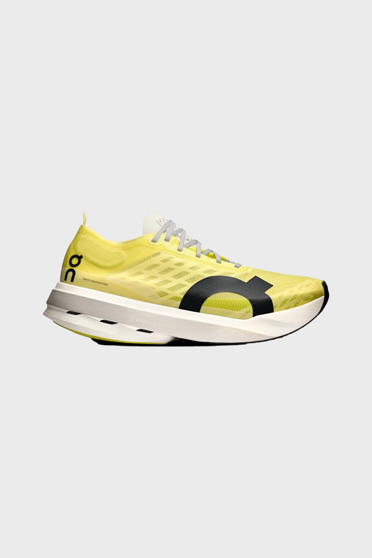 CLOUDBOOM STRIKE On - Chaussure Running | Distance – ©DISTANCE