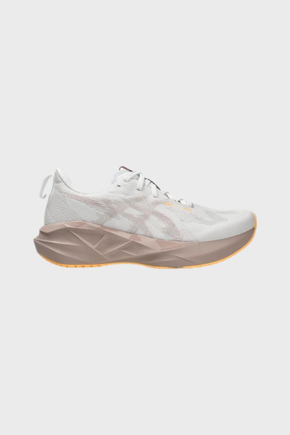 NOVABLAST 5 Asics - Chaussure Running Femme | Distance – ©DISTANCE