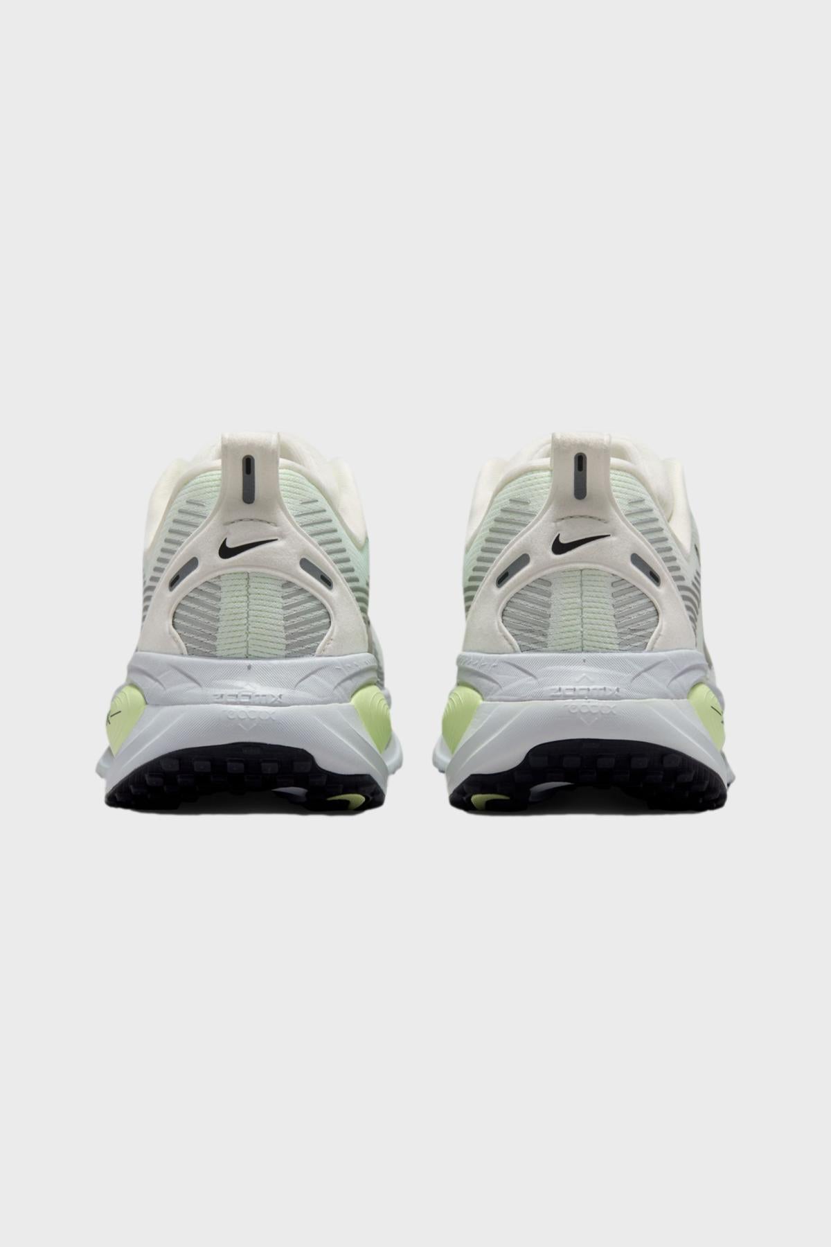 ナイキ W - ヴォメロ 18