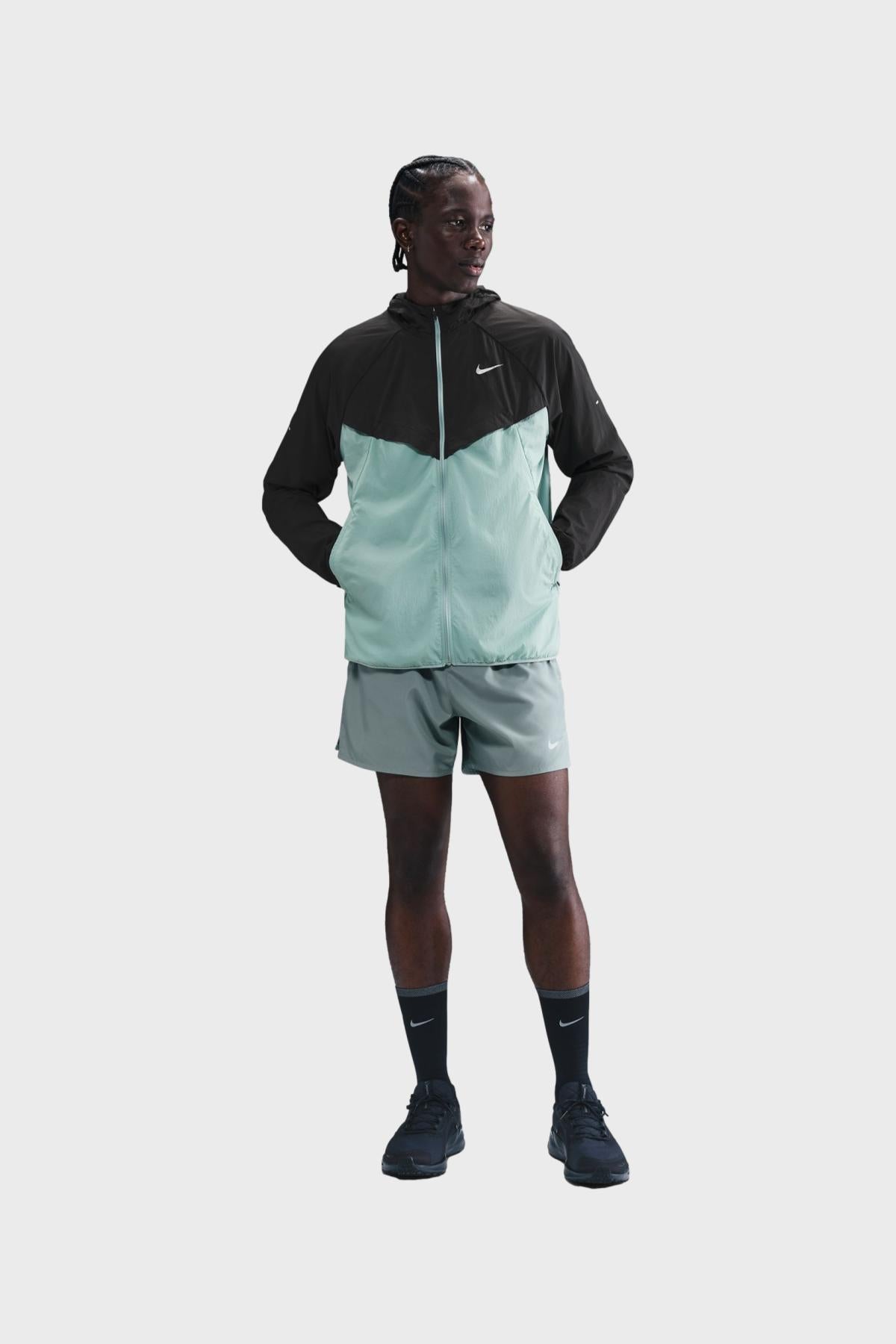 Nike -  STRIDE Men's water-repellent UV-protective running jacket