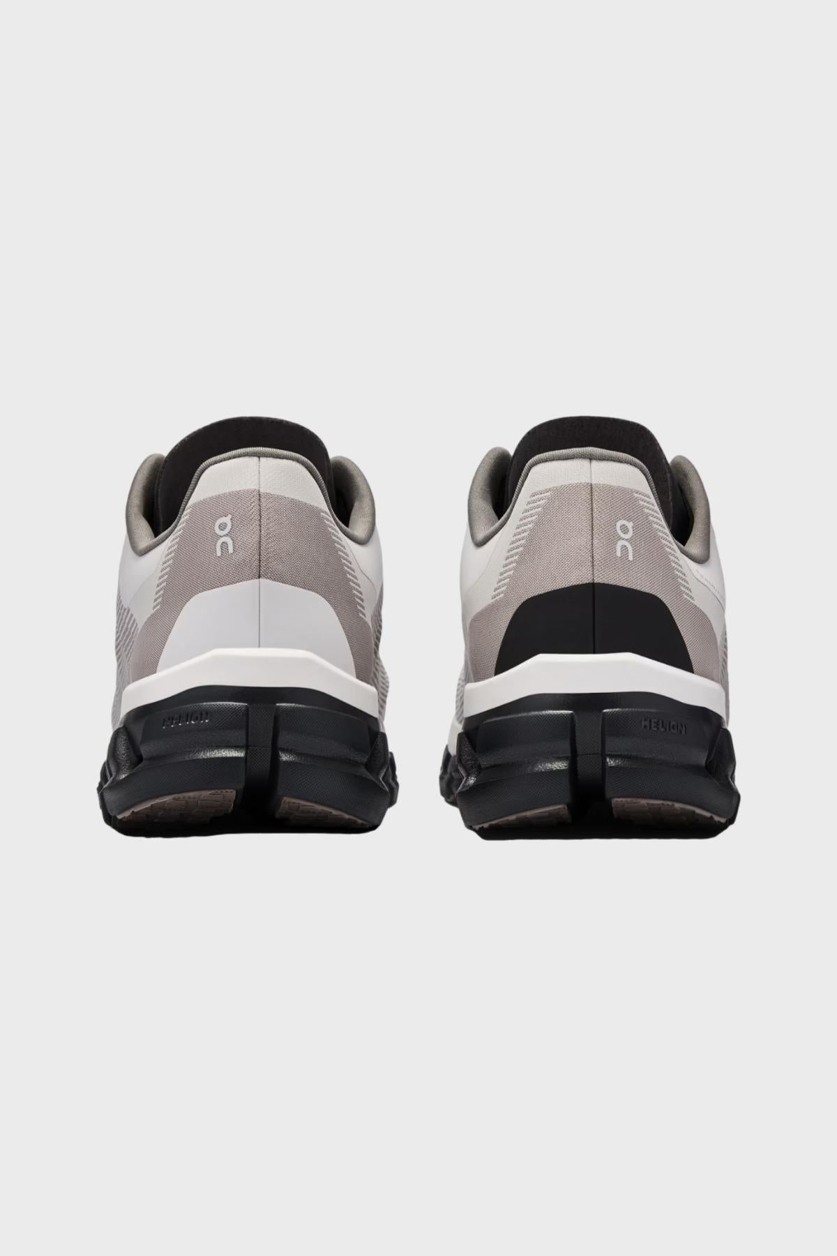 Cloudflow 4 DISTANCE On - Chaussure Running | Distance – ©DISTANCE