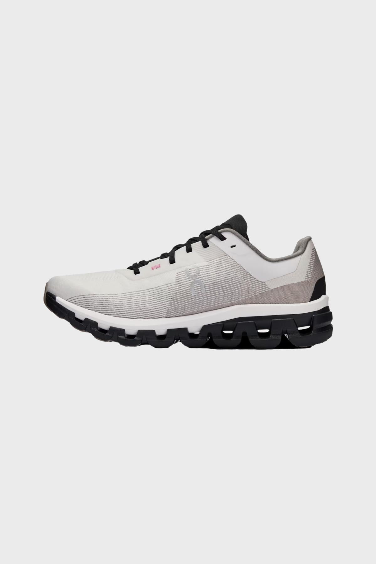 Cloudflow 4 DISTANCE On - Chaussure Running | Distance – ©DISTANCE
