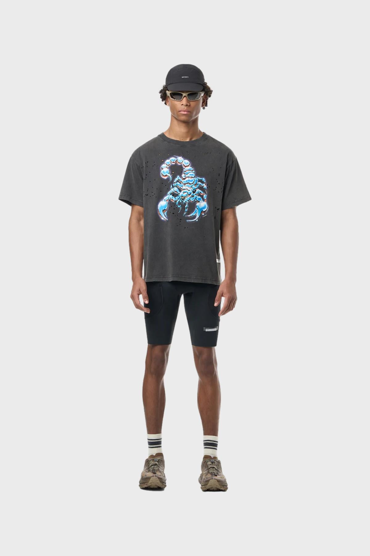SATISFY - モステック TM Tシャツ
