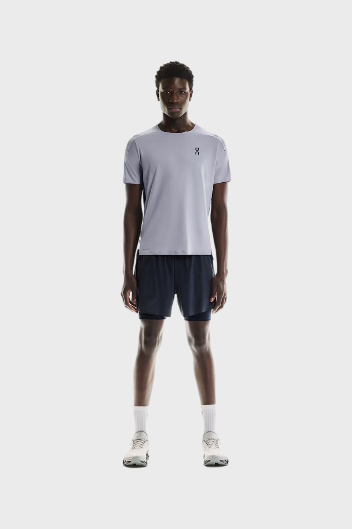 オン - パフォーマンス T
