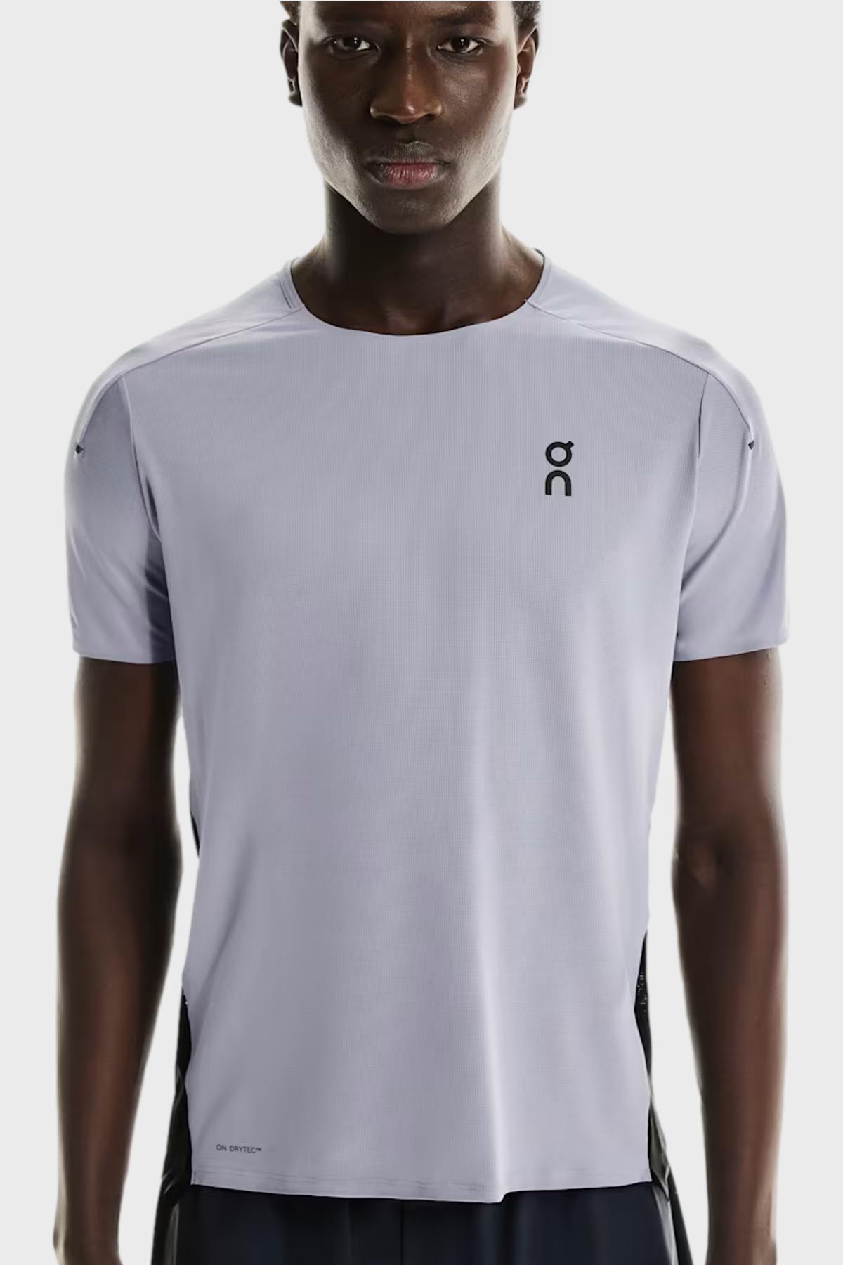 オン - パフォーマンス T