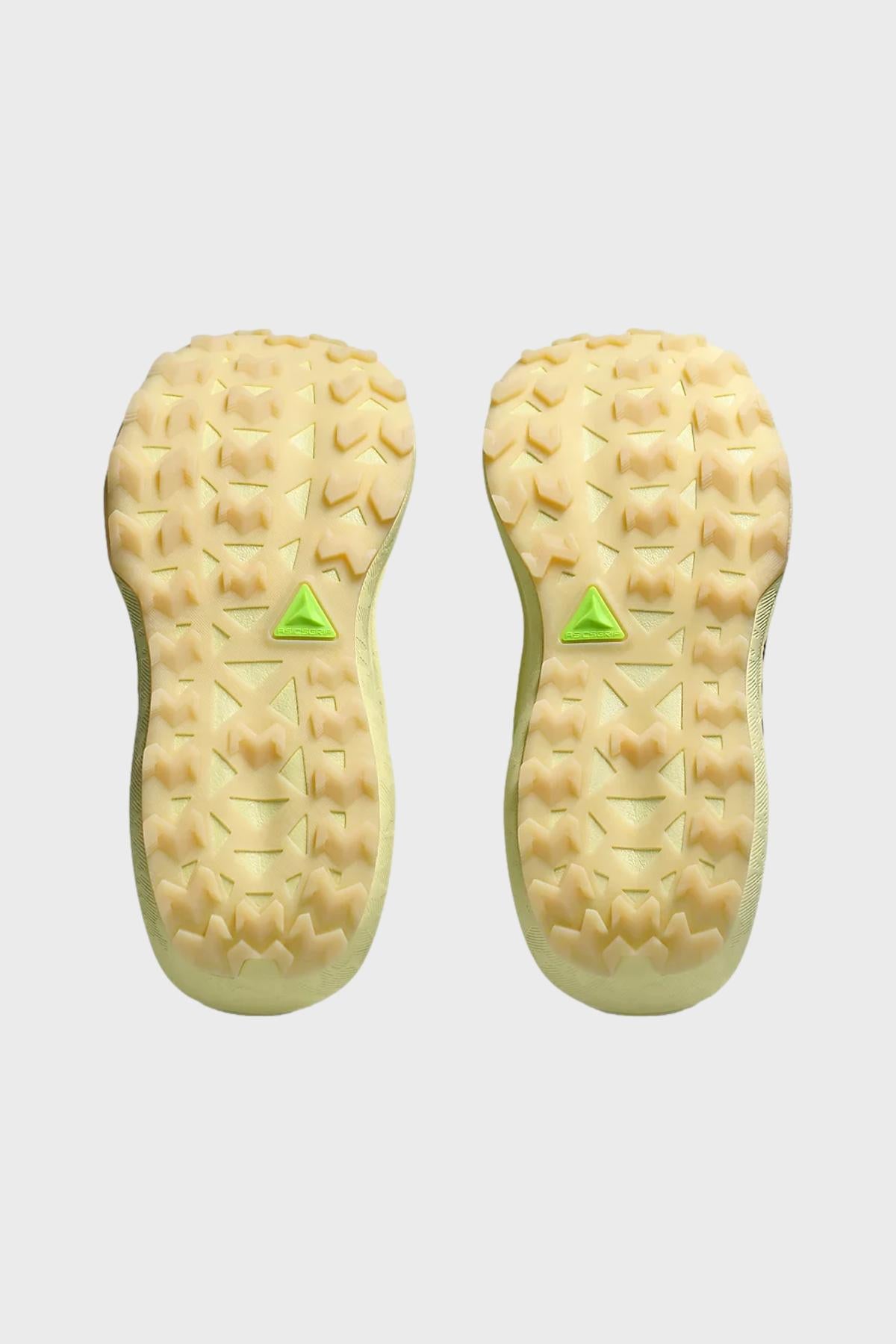 アシックス - トラベルコ マックス 3