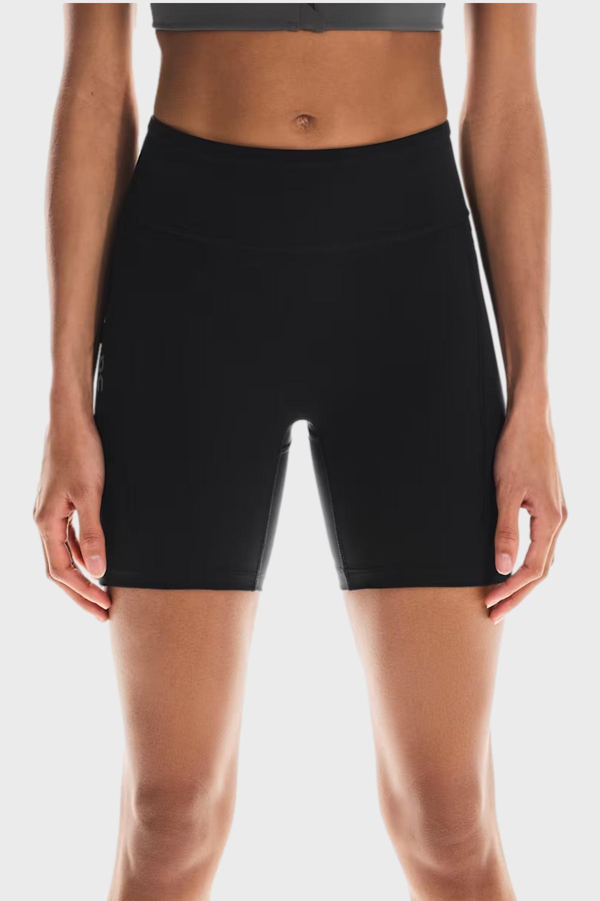 On W - PERFORMANCE TIGHTS SHORT