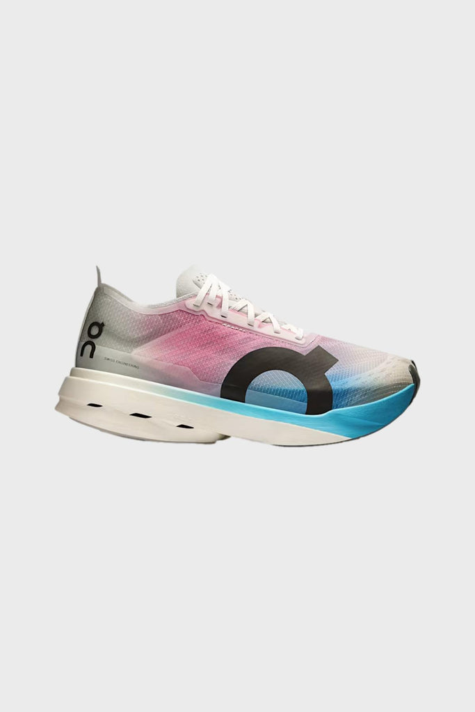 オンcloud boom strike Men's Cloudboom Strike | White | On United States