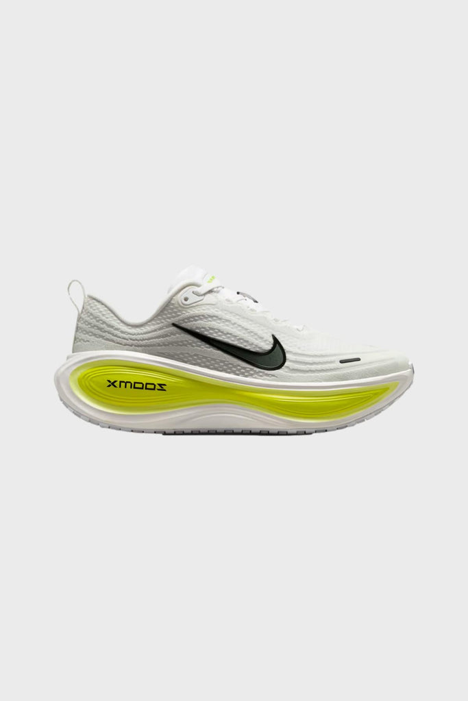 Nike W - VOMERO PLUS - DISTANCE STORE - GLOBAL