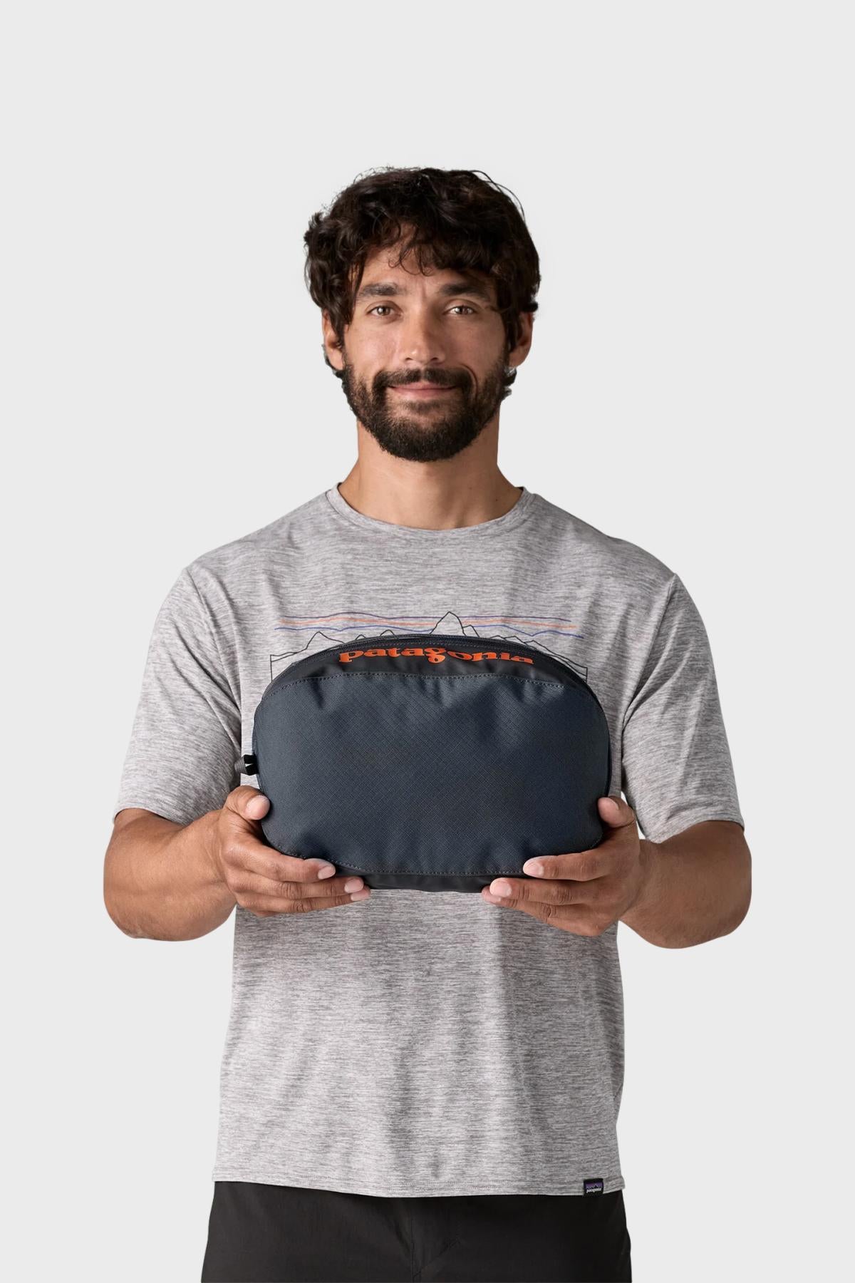 パタゴニア - ブラックホール キューブ 6L ミディアム