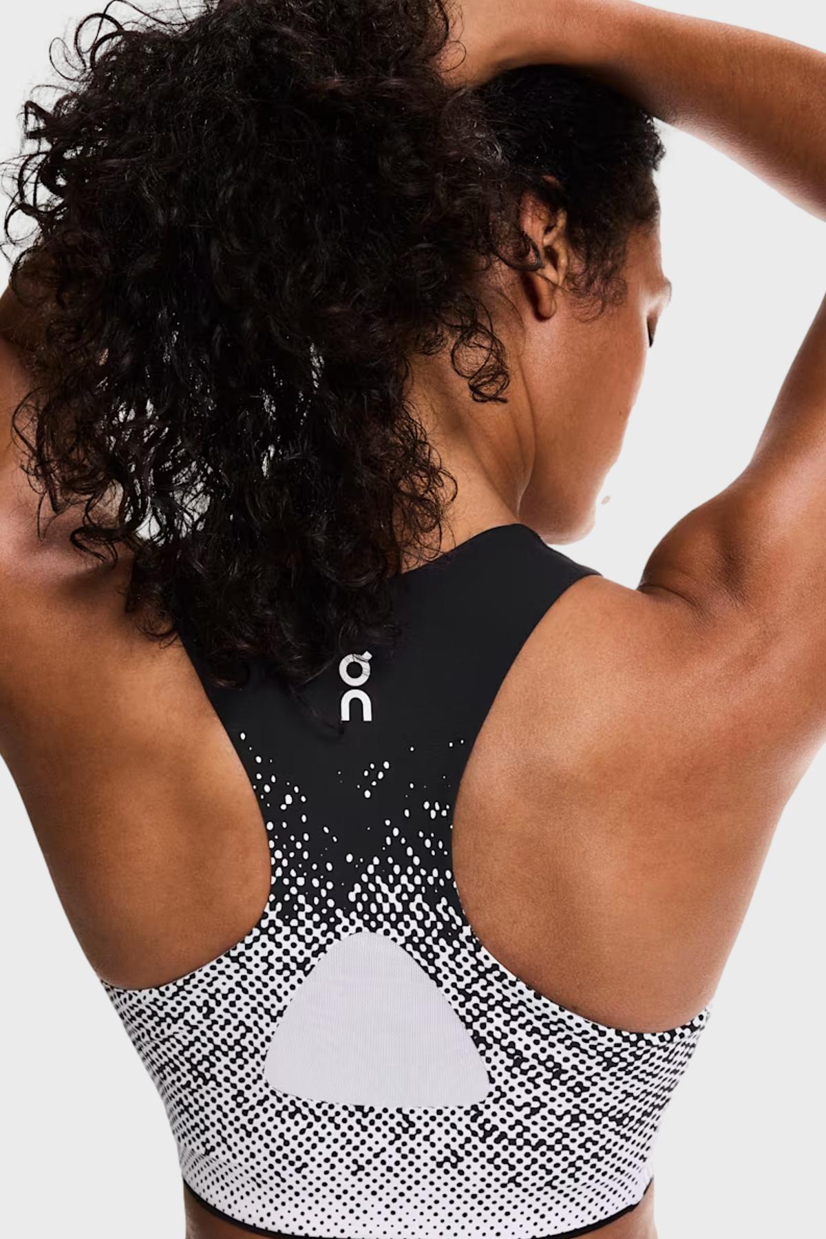 On W - パフォーマンス ブラ